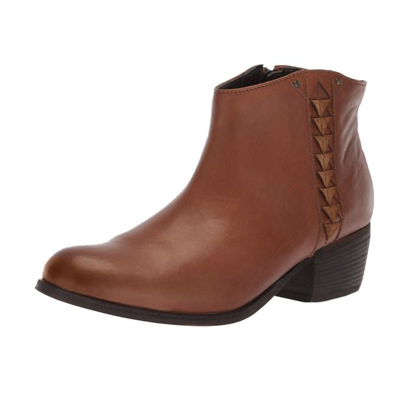 $140 Clarks Maypearl Fawn Dark Tan Leather Ankle Boots Women's